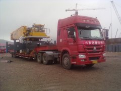 Cnooc large crawler crane transportation