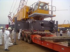 Large crawler crane transportation equipment 0