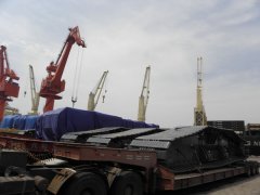 Large crawler crane transportation